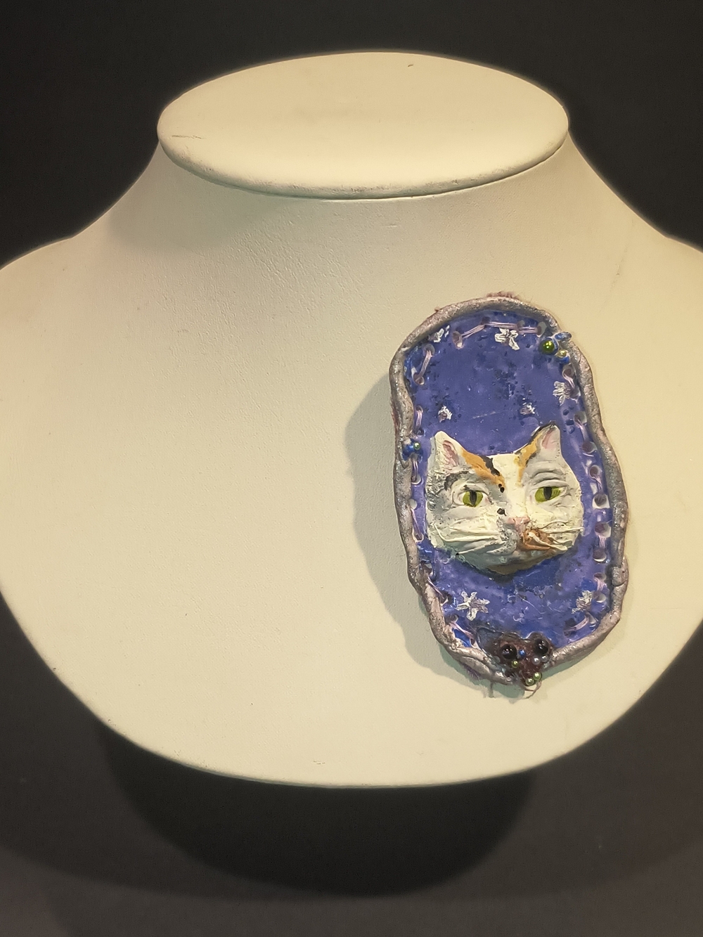 Vtg Handcrafted 3D Calico Cat Face Polymer Clay Brooch Pin Beaded Fabric OOAK